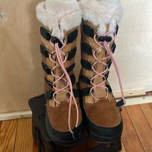 Snow boots